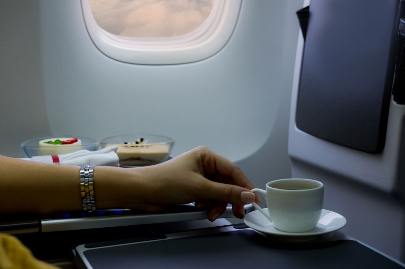 العدل الأوروبية: شركات الطيران مسؤولة عن أضرار انسكاب القهوة في الطائرات