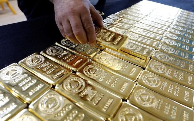 الذهب يرتفع بفعل بيانات أمريكية ضعيفة ومخاوف اتفاق التجارة