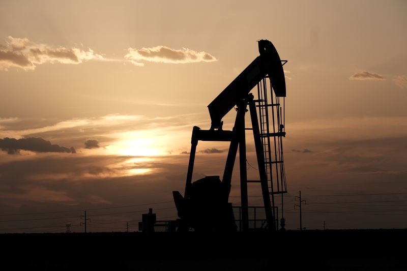 ارتفاع أسعار النفط في ظل تخفيضات الإنتاج