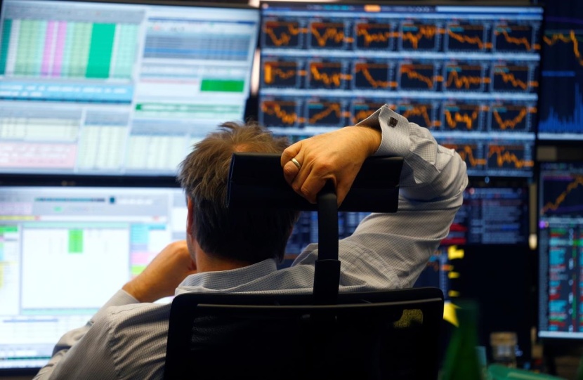 الأسهم الأوروبية تهبط وسط هدوء العطلات 
