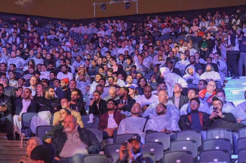 البريطاني "جوشوا" يتغلب على المكسيكي "رويز" ويستعيد لقب بطولة العالم للوزن الثقيل في الملاكمة