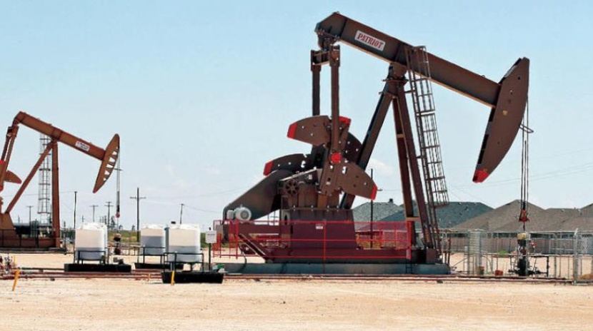 النفط يرتفع بعد اتفاق التجارة الأمريكي الصيني وانخفاض المخزونات