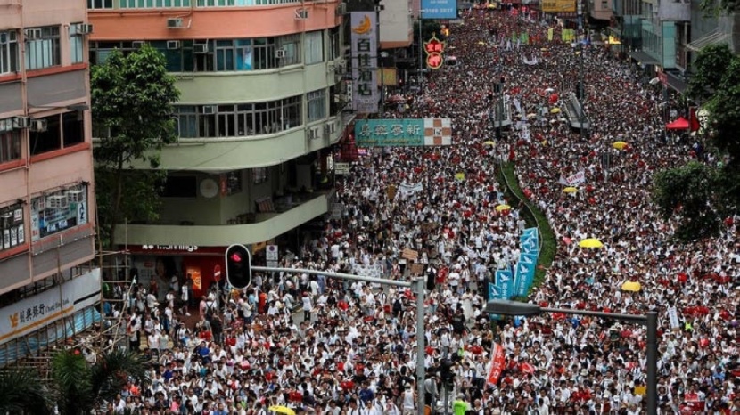 هونج كونج تعارض خفض تصنيفها الائتماني