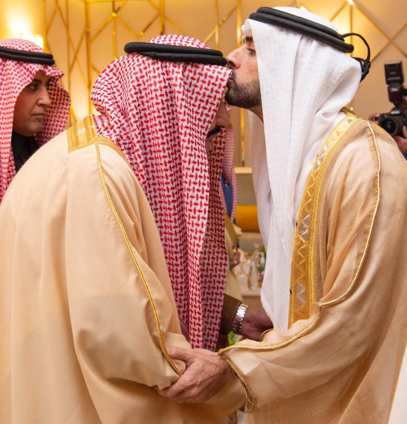 الملك يتوج أبطال مزاين الإبل وسباقات الهجن