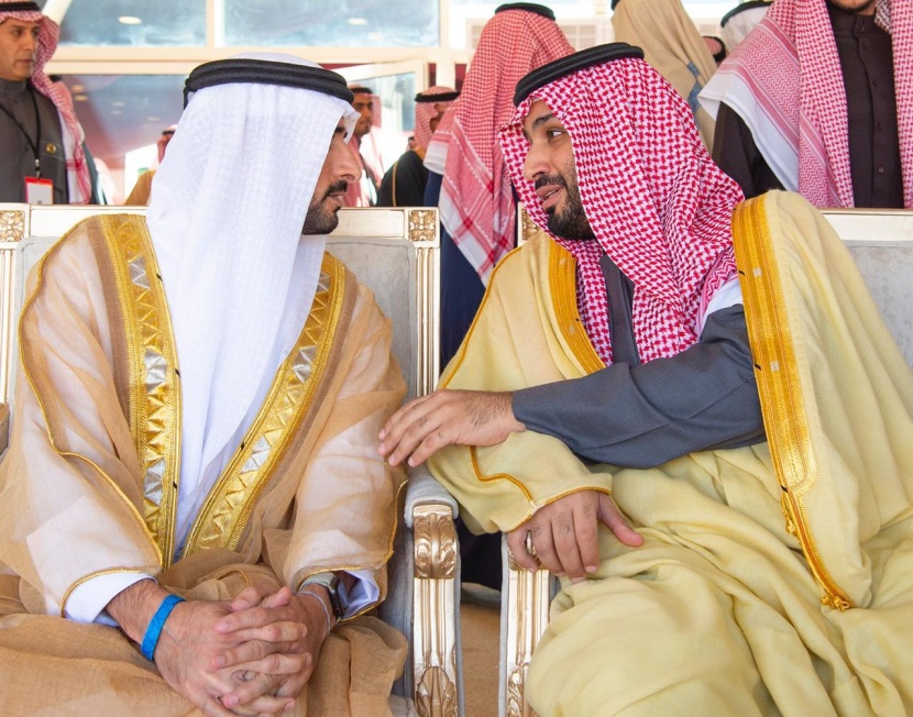 الملك يتوج أبطال مزاين الإبل وسباقات الهجن