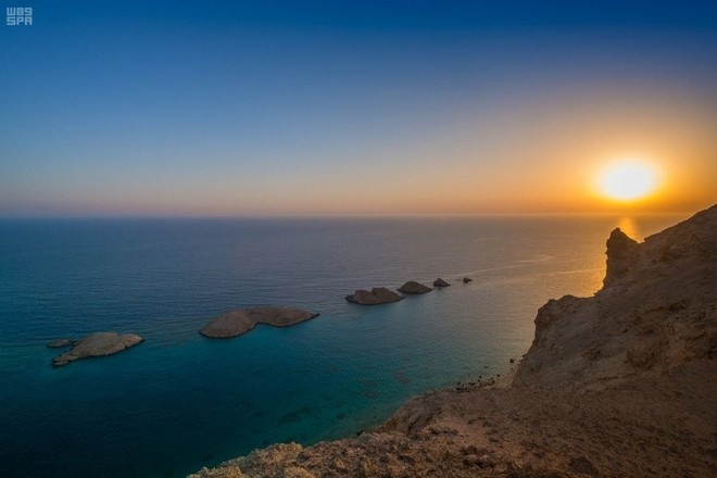 "نيوم" تعلن عن بناء أول محطة لتحلية المياه بتقنية القبة الشمسية