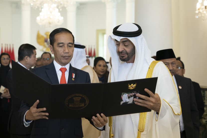 الرئيس الإندونيسي يوقيع صفقات بـ 18.8 مليار دولار في مجالي الطاقة والتجارة خلال زيارته أبوظبي