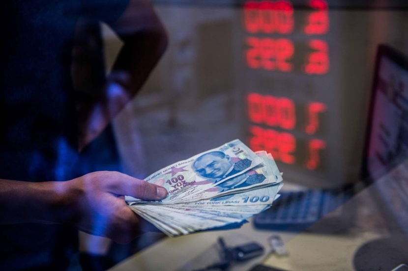الليرة التركية تهبط إلى 6.052 مقابل الدولار.. أدنى مستوى منذ مايو 