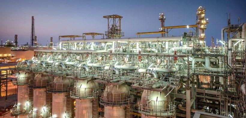 قطر تجمد مشاريع توسعية بعد انهيار أسعار الغاز الطبيعي