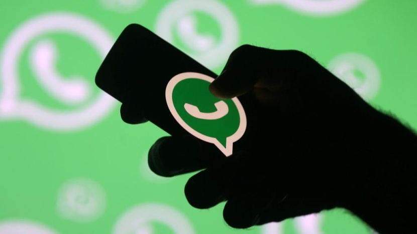 "واتس آب" يعتزم إضافة خاصية الوضع الليلي إلى هواتف آيفون