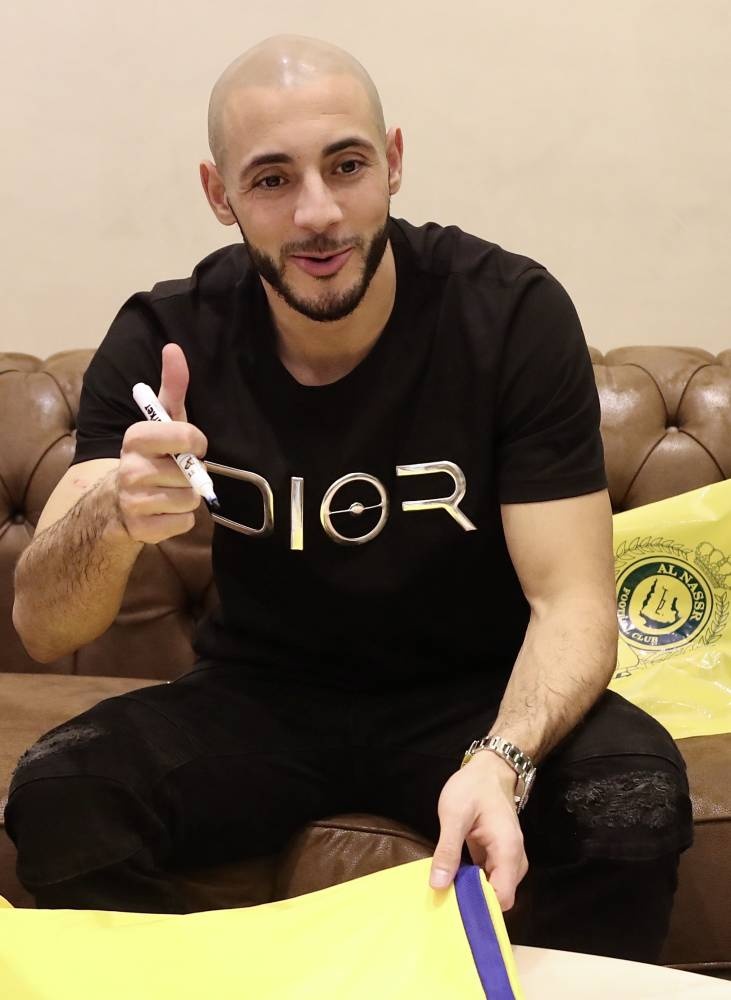 أمرابط: سألعب .. الطبيب: مخاطرة كبيرة