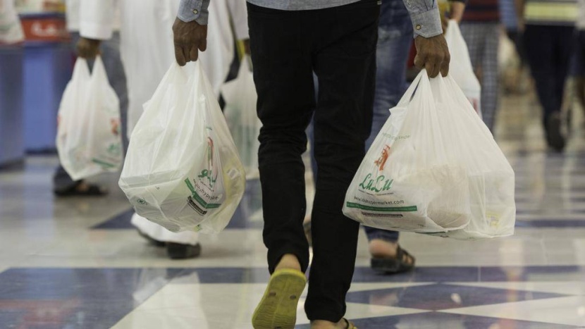 أبوظبي تمنع أكياس البلاستيك المستخدمة لمرة واحدة في 2021