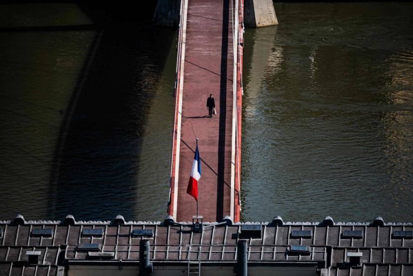 فرنسا تدعم اقتصادها بـ 45 مليار يورو لمواجهة تداعيات كورونا
