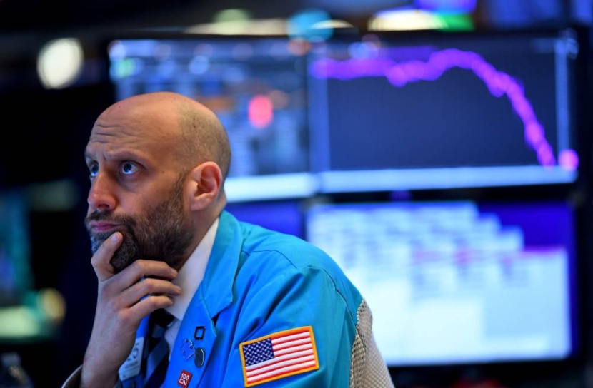 مخاوف "كورونا" تهبط بالأسهم الأمريكية رغم الإجراءات الطارئة