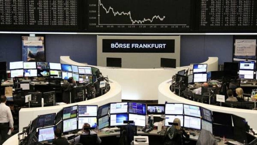 انخفاض الأسهم الأوروبية مع إخفاق اتفاق تحفيز قياسي في منع القلق بشأن كورونا