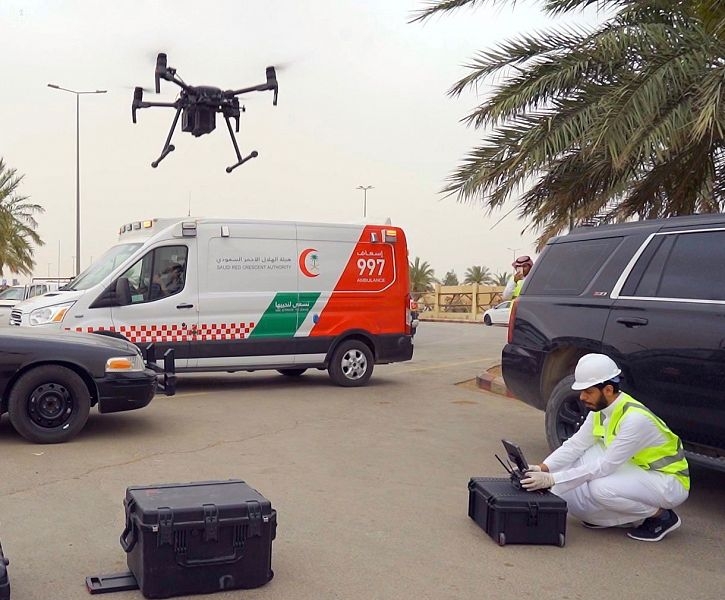 استخدام طائرة درون حرارية لمراقبة درجة حرارة المتسوقين في القصيم