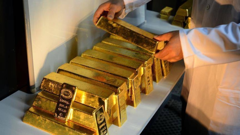 الذهب يهبط مع تفضيل المستثمرين السيولة لتغطية الخسائر في الأسهم
