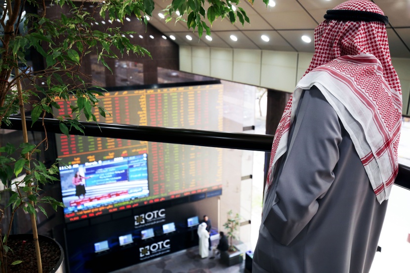 الأسواق الخليجية تستهل تعاملات إبريل على تراجع