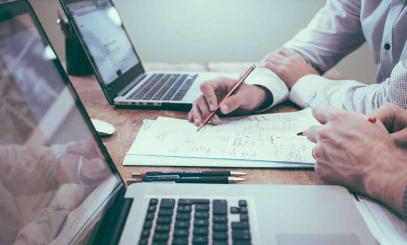 تقليص العمل إلى 4 أيام في الأسبوع .. أكثر دافعية وتعزيز للرضا الوظيفي