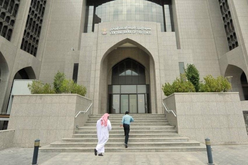 "المركزي الإماراتي" يعتمد حزمة إجراءات احترازية تبلغ 69.70 مليار دولار لمواجهة تداعيات "كورونا"