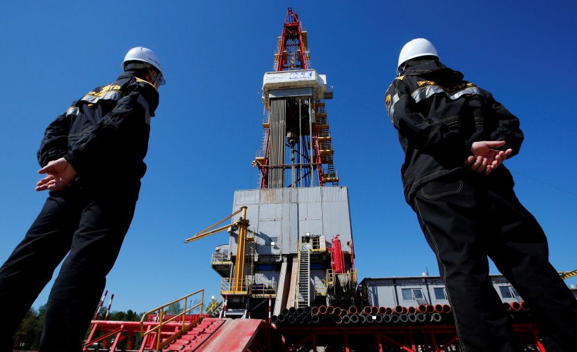 "روسنفت الروسية" تقلص الاستثمار 21% بسبب انخفاض أسعار النفط