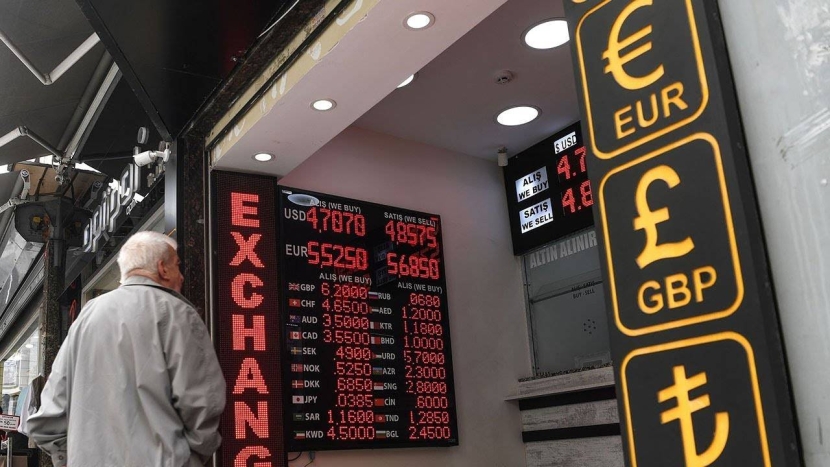 الاقتصاد التركي على شفير الانهيار .. الخبراء يتوقعون ركودا مؤلما