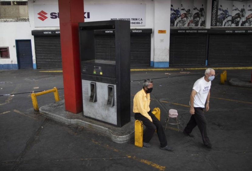 صبر الفنزويليين ينفد في ظل النقص المتفاقم للوقود والمياه والكهرباء