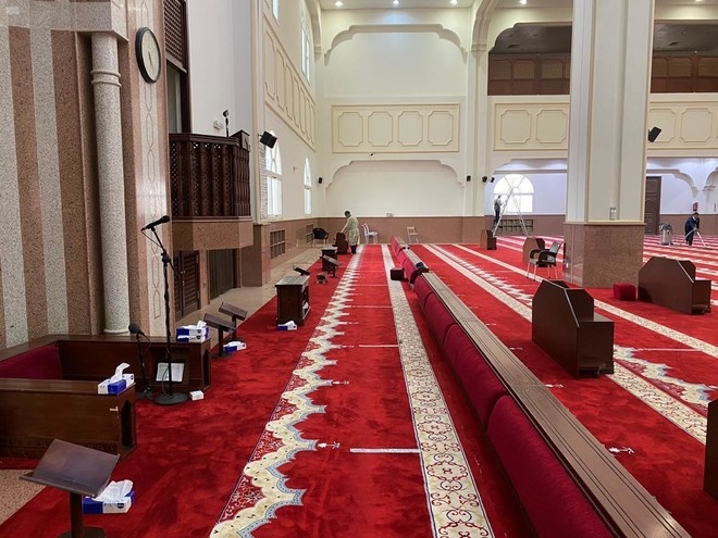هيئة كبار العلماء: على كبار السن وضعيفي المناعة الصلاة في البيت .. لا ضرر ولا ضرار