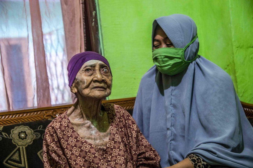 شفاء إندونيسية في سن الـ 100 من فيروس كورونا