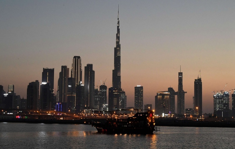 الإمارات قد تسمح للشركات بتطوير تطبيقات الاتصال عبر الإنترنت
