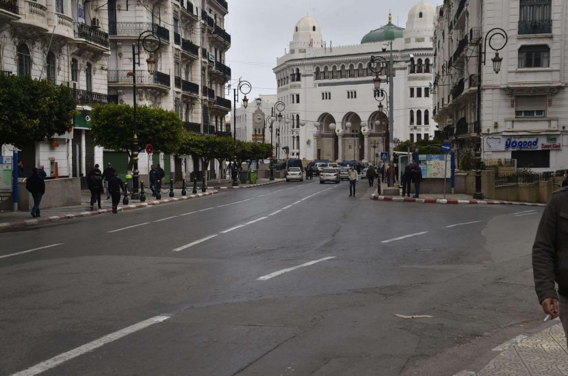 الجزائر تسمح للمستثمرين الأجانب بامتلاك حصص أغلبية في القطاعات غير الاستراتيجية