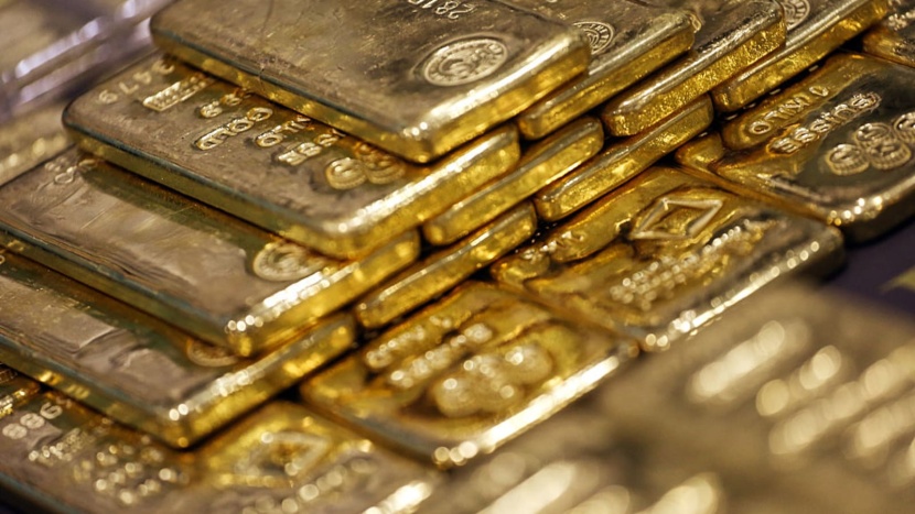 الذهب يستقر عند 1727 دولار مع ارتفاع أعداد المصابين بكوفيد-19 في بكين