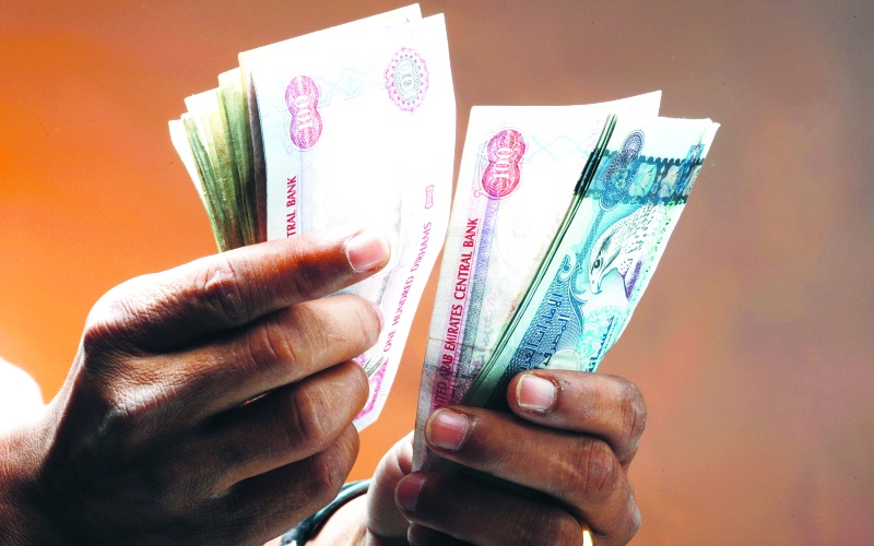 الودائع البنكية للمقيمين بالإمارات ترتفع إلى 465 مليار درهم