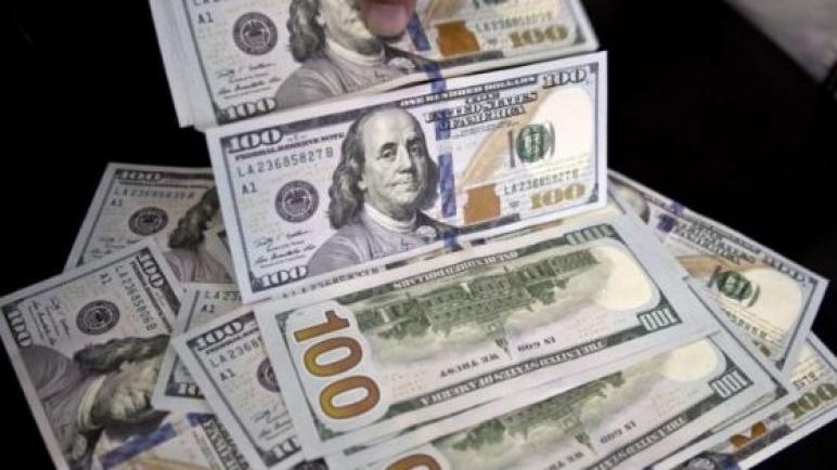 الدولار الأمريكي يهبط مع تحسن شهية المستثمرين للمخاطرة