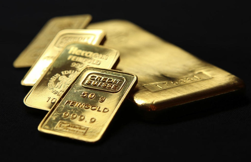 الذهب ينخفض عن أعلى مستوى في 8 سنوات