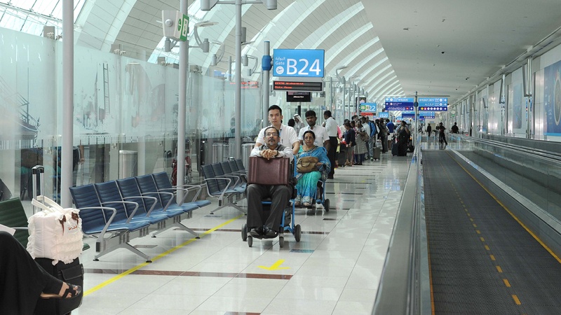 "الإمارات" تعلن إعادة فتح المطارات أمام حركة الترانزيت