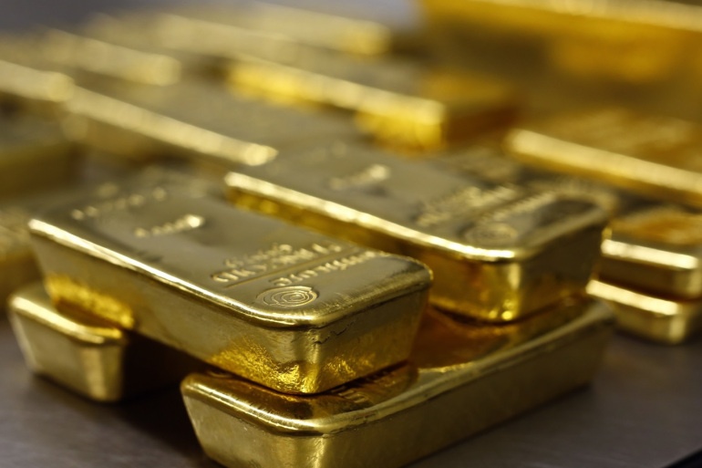 الذهب يتراجع عن 1800 دولار ومخاوف كورونا تكبح الخسائر