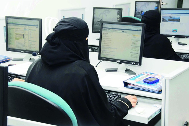 تمكين المرأة السعودية ورفع نسبة حصتها في سوق العمل قلص الفجوة بين القوى العاملة بين الجنسين