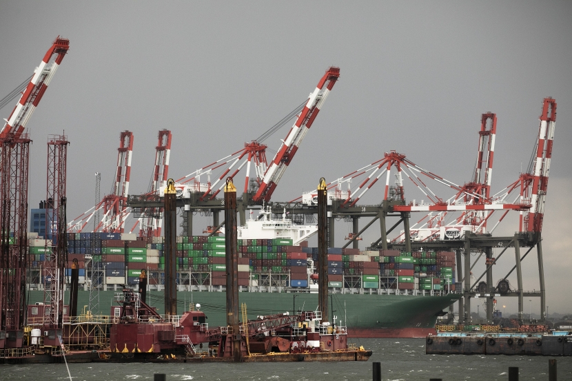 العجز التجاري الأمريكي يرتفع 9.7% مع هبوط الصادرات لأقل مستوى منذ 2009