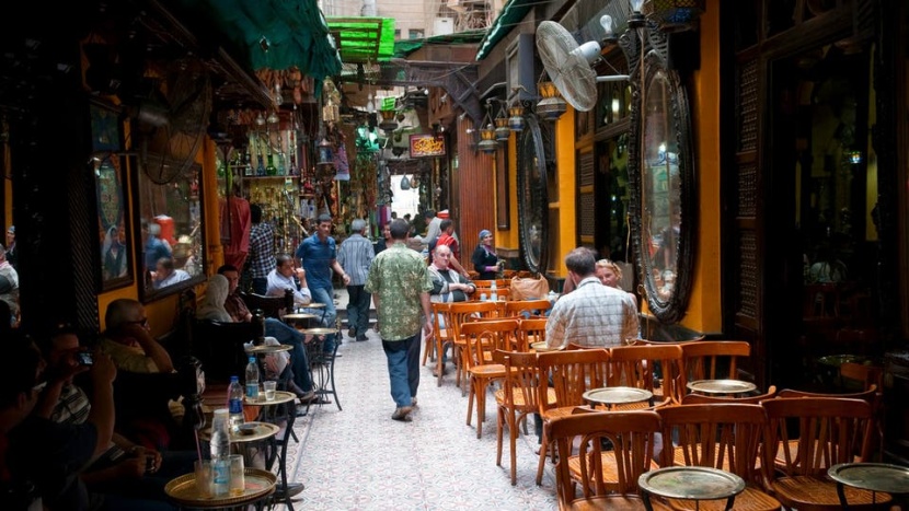 مصر تمدد ساعات العمل بالمقاهي والمطاعم حتى منتصف الليل اعتبارا من 26 يوليو