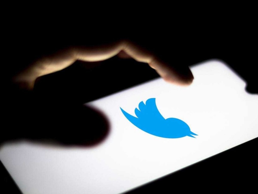 "تويتر": المتسللون اطلعوا على رسائل 36 حسابا