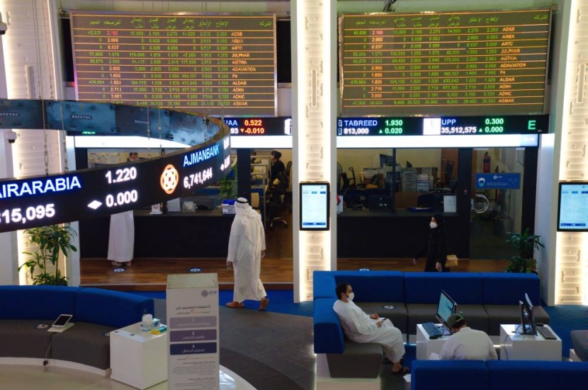 تراجع معظم البورصات الخليجية .. والبنوك والعقارات تصعد بالإمارات