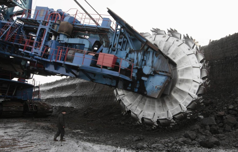 "دويتشه بنك" يقرر إنهاء أنشطته لاستخراج الفحم عالميا في 2025