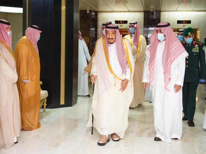 الملك سلمان يغادر المستشفى بعد أن منّ الله عليه بالصحة والعافية
