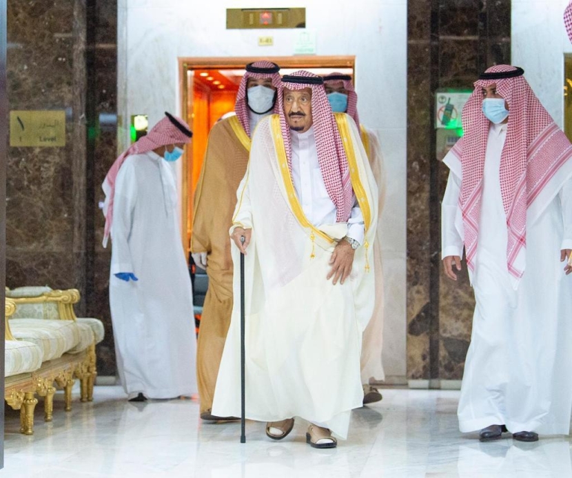 الملك سلمان يغادر المستشفى بعد أن منّ الله عليه بالصحة والعافية