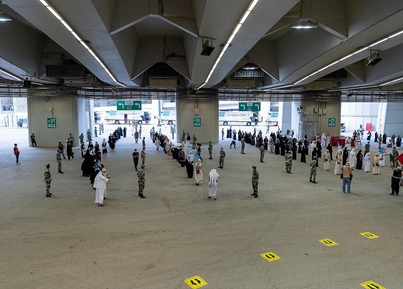 حجاج بيت الله الحرام يصلون إلى مشعر منى بعد أن منٌ الله عليهم بأداء نسكهم