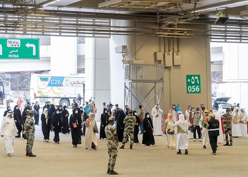 حجاج بيت الله الحرام يصلون إلى مشعر منى بعد أن منٌ الله عليهم بأداء نسكهم