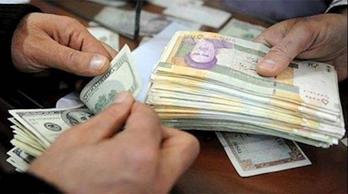 العملة الإيرانية تهوي لمستوى قياسي .. الريال أكثر من 215 ألف مقابل الدولار