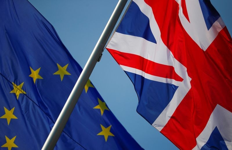 رئيس الوزراء الإيرلندي: بريطانيا ملتزمة بالتوصل لاتفاق تجارة مع الاتحاد الأوروبي