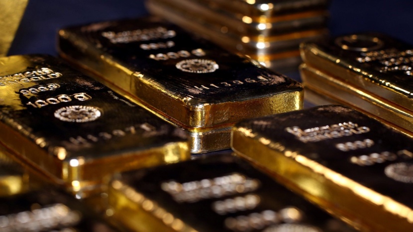 الذهب يتراجع دون 2000 دولار مع ارتفاع العملة الأمريكية